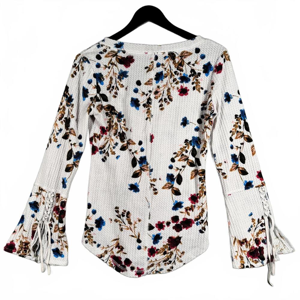 William Rast Women's Floral Wilder Grace Drama Bell Sleeve Henley Top Medium - Picture 8 of 8